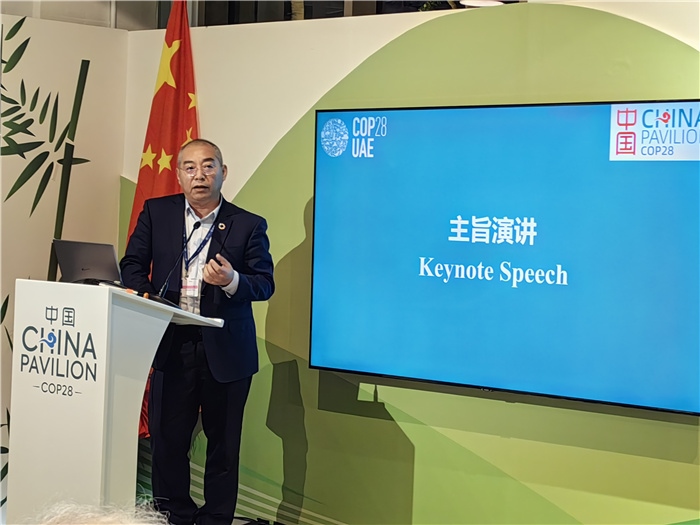晶澳太陽能科技股份有限公司高級副總裁孫廣彬發(fā)言。COP28中國角供圖