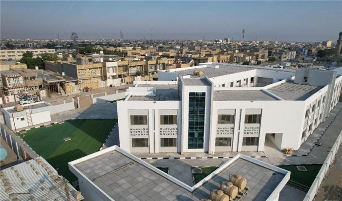 已經(jīng)完工的伊拉克瓦西特省第20號(hào)學(xué)校。該學(xué)校為合院式全功能建筑，包括教學(xué)樓，圖書室，實(shí)驗(yàn)室，保衛(wèi)室等。 趙沖攝