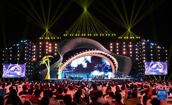 12月16日拍攝的第五屆海南島國(guó)際電影節(jié)開幕式現(xiàn)場(chǎng)。