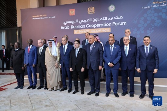 12月20日，與會代表在摩洛哥南部城市馬拉喀什舉行的第六屆阿拉伯-俄羅斯合作論壇上合影。新華社記者霍晶攝
