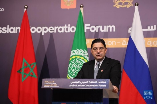 12月20日，在摩洛哥南部城市馬拉喀什舉行的第六屆阿拉伯-俄羅斯合作論壇主議程結(jié)束后，摩洛哥外交大臣布里達在記者會上講話。新華社記者霍晶攝