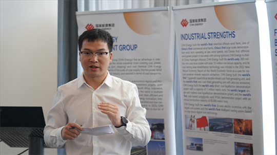 龍?jiān)垂敬戆l(fā)言致辭。 人民網(wǎng) 張茜攝