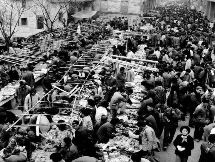 1982年，義烏湖清門馬路市場場景。拍友 金福根 攝