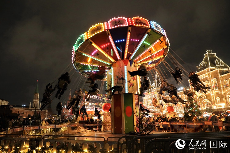 位于莫斯科紅場(chǎng)中央的“古姆”新年集市。人民網(wǎng)記者 隋鑫攝