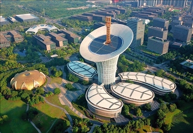 位于武漢光谷未來(lái)科技城的武漢新能源研究院大樓（2022年7月9日攝）。程敏攝/本刊