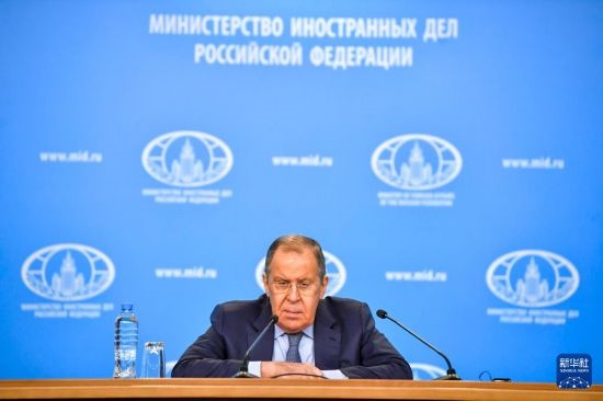 1月18日，在俄羅斯首都莫斯科，俄羅斯外長拉夫羅夫回答記者提問。新華社發(fā)（亞歷山大攝）