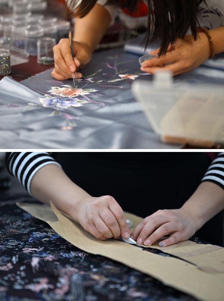 拼版照片：上圖為老美華定制車間的制衣師傅在面料上貼鉆；下圖為老美華定制車間的制衣師傅在面料上劃線（2023年12月8日攝）。天津老美華始創(chuàng)于1911年，歷史上以“千層底”布鞋聞名，是享譽(yù)津門的“中華老字號(hào)”。新華社記者 李然 攝