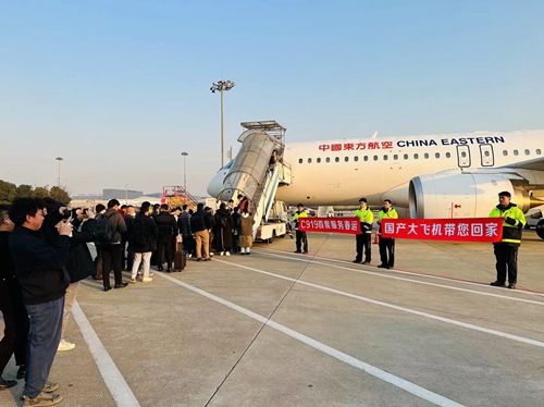 2024春運第一天，東航4架C919大飛機全部投入商業(yè)運營。東航供圖