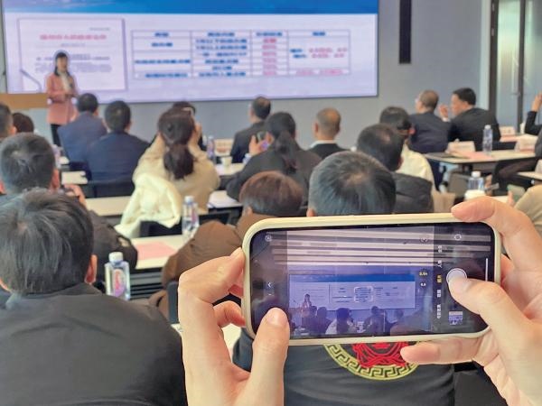 1月2日，“百團千企出海拓市場增訂單”行動啟動。蔣文廣 攝