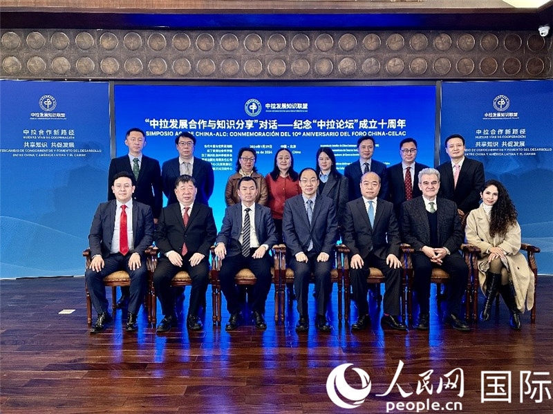 與會(huì)嘉賓合影留念。人民網(wǎng)記者 周雨攝