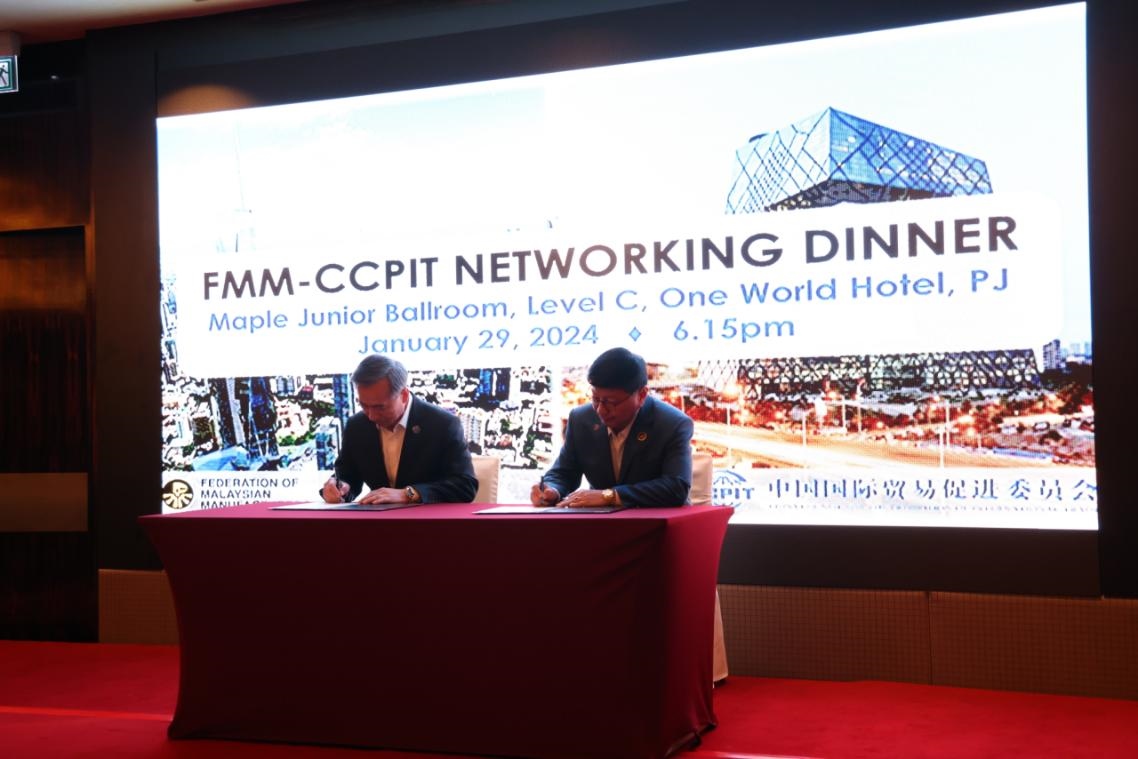 1月29日，中國(guó)貿(mào)促會(huì)與馬來(lái)西亞制造商聯(lián)合會(huì)簽約儀式在馬來(lái)西亞雪蘭莪州舉行。人民網(wǎng)記者 楊一攝