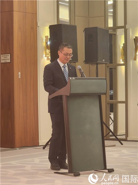 中國駐哈大使館公使銜參贊蘇予致辭。人民網(wǎng)記者 李強(qiáng)攝