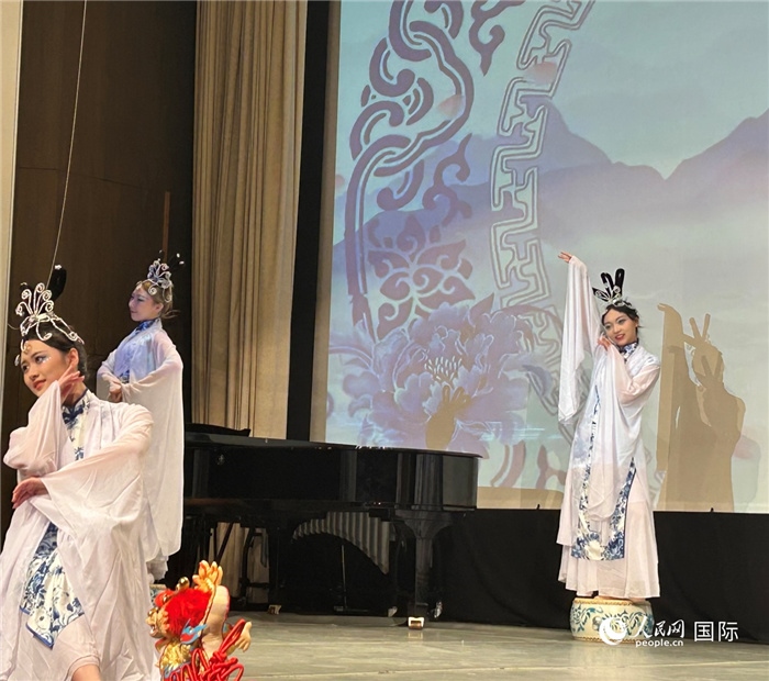 舞蹈《青花瓷》，表演者：德國中歐文化藝術交流協會