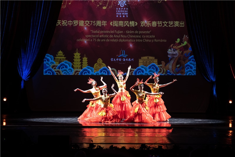 圖為舞蹈《刺桐花開(kāi)》。 中國(guó)駐羅大使館文化處供圖。