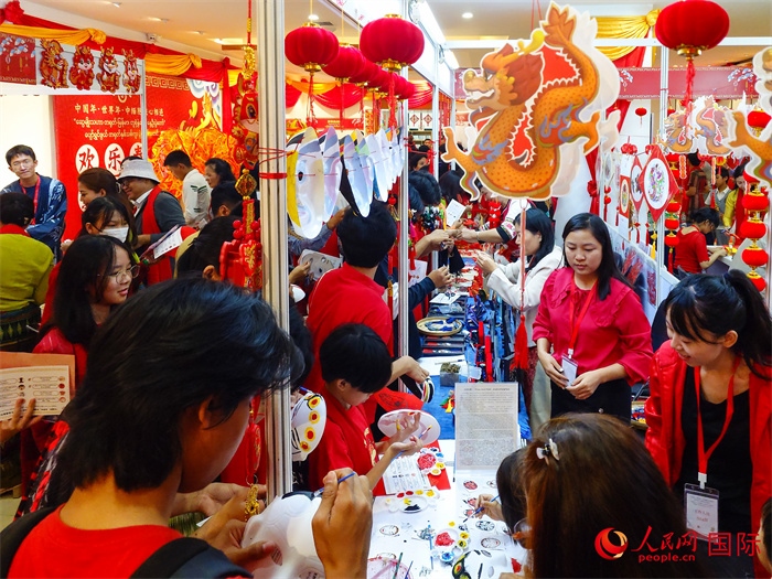 活動現(xiàn)場氣氛熱烈。人民網(wǎng)記者 謝佳君攝