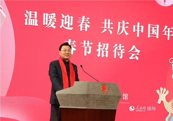 中國(guó)駐美國(guó)大使謝鋒發(fā)表致辭，向全體在美同胞致以親切問(wèn)候。人民網(wǎng)記者 李志偉攝