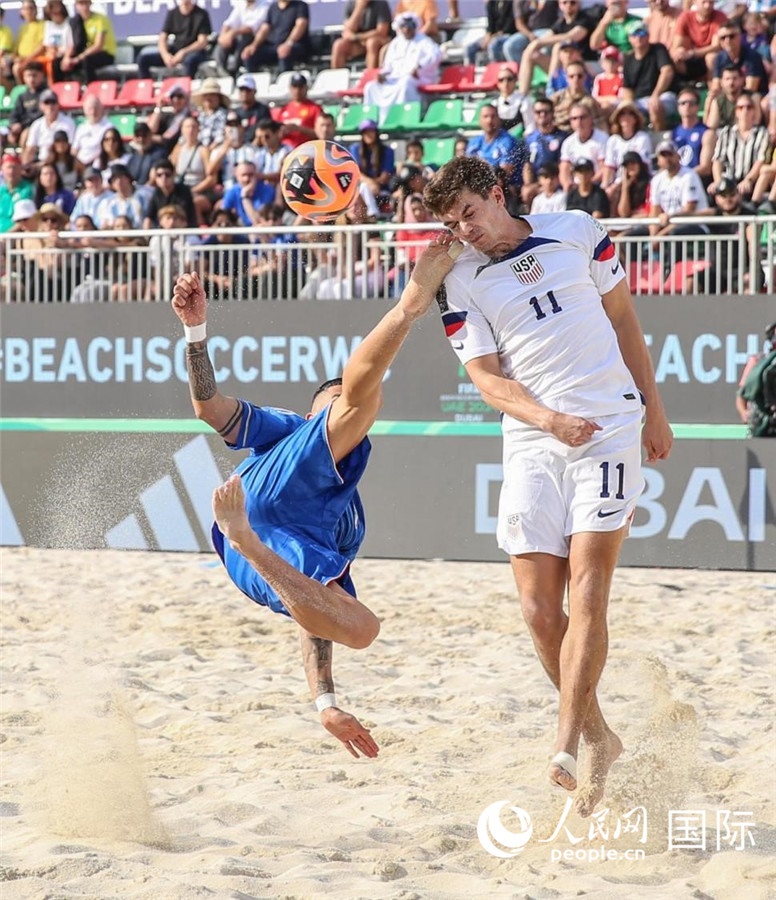 2月15日，意大利隊(duì)對陣美國隊(duì)。人民網(wǎng)塔里克·易卜拉欣攝