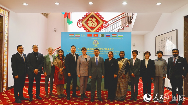 2月26日，“上海合作組織成員國(guó)生態(tài)安全”圓桌會(huì)議在北京舉行。 人民網(wǎng) 阿爾達(dá)克攝