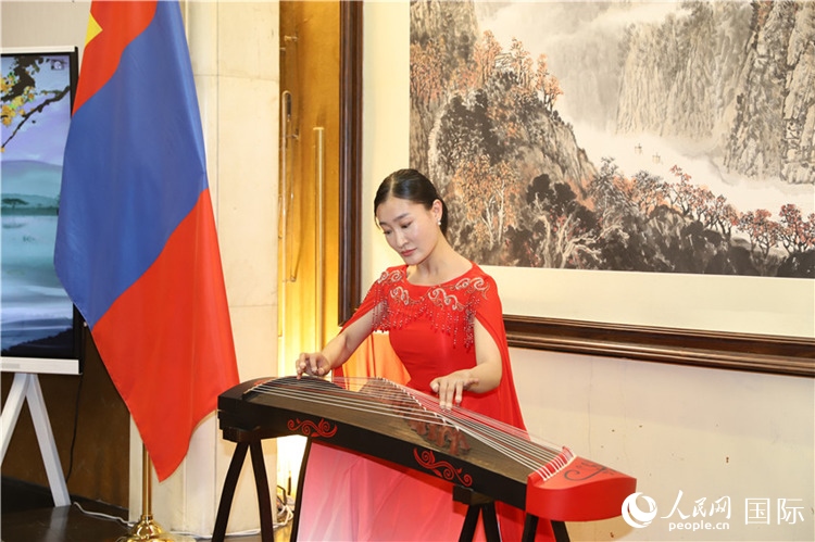 古箏表演。人民網(wǎng)記者 霍文攝