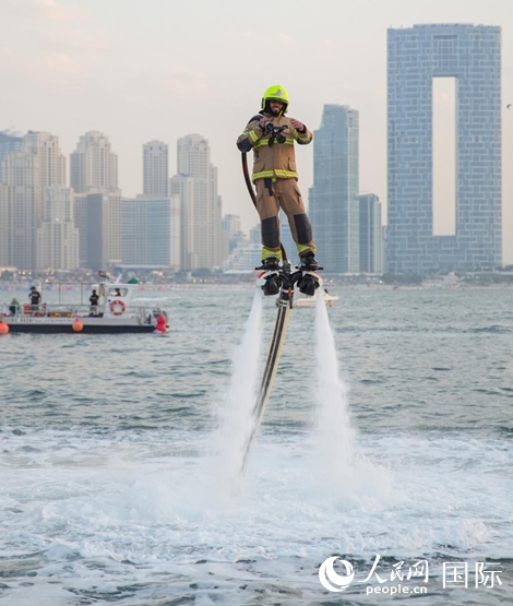 水上消防員。人民網(wǎng) 塔里克·易卜拉欣攝