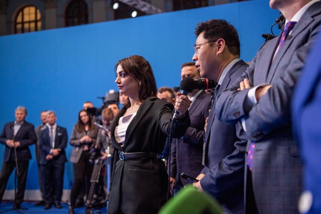 3月18日，在俄羅斯首都莫斯科，新華社記者向俄總統(tǒng)普京提問。新華社記者曹陽攝