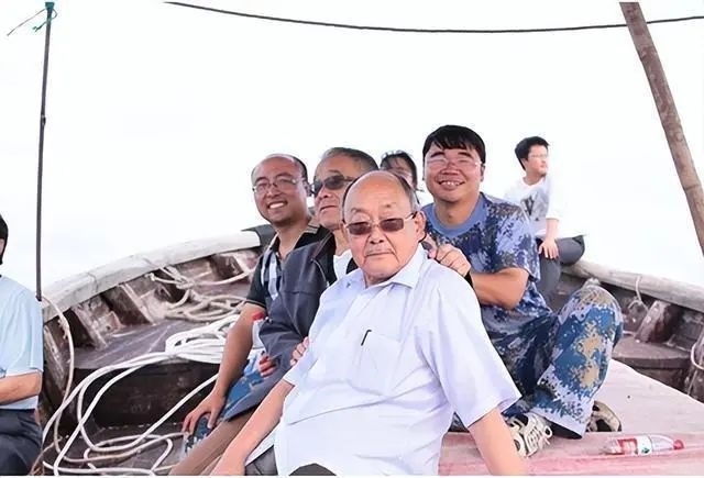 楊士莪院士參加海試。哈爾濱工程大學供圖