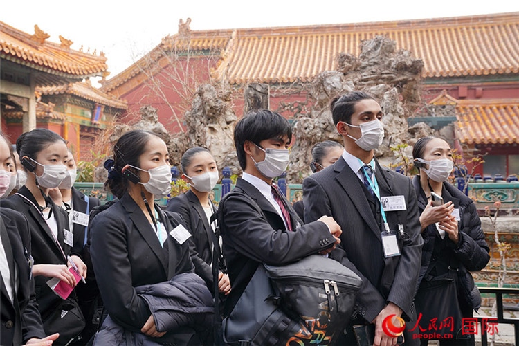 松山芭蕾舞團(tuán)青年代表團(tuán)在故宮參觀。人民網(wǎng)記者 張麗婭攝