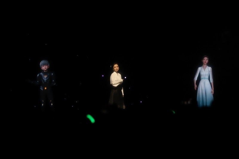 開(kāi)場(chǎng)節(jié)目表演《彩云之南》。圖片來(lái)源：人民視頻