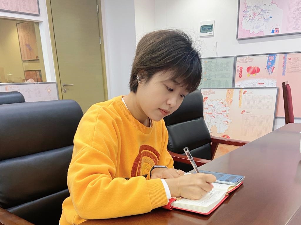 武麗潔在工作中。新華社發(fā)