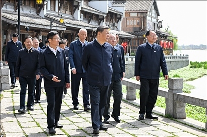 △2024年3月18日至21日，習(xí)近平總書記在湖南考察。這是19日上午，總書記在常德河街考察。