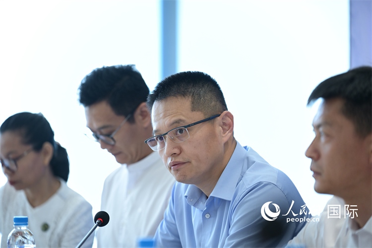 緬甸中國企業(yè)商會會長、工商銀行仰光分行行長劉銘介紹有關(guān)情況-人民網(wǎng)記者謝佳君攝