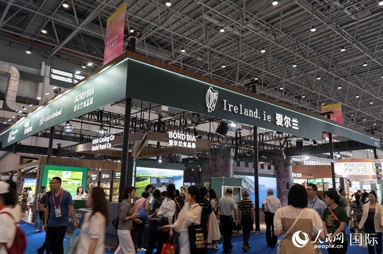 第四屆中國國際消費品博覽會愛爾蘭國家館。人民網(wǎng) 常沙攝