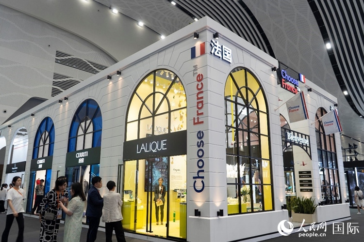 第四屆中國國際消費品博覽會法國國家館。人民網(wǎng) 常沙攝