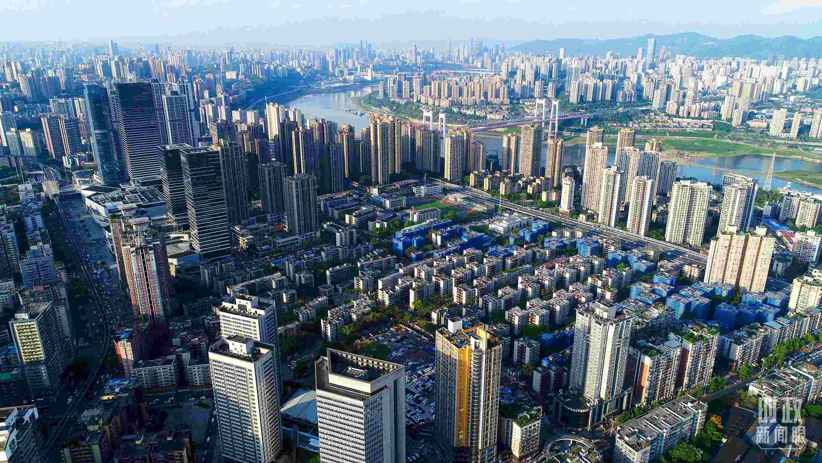 △俯瞰謝家灣街道民主村社區(qū)。（總臺記者謝鵬拍攝）