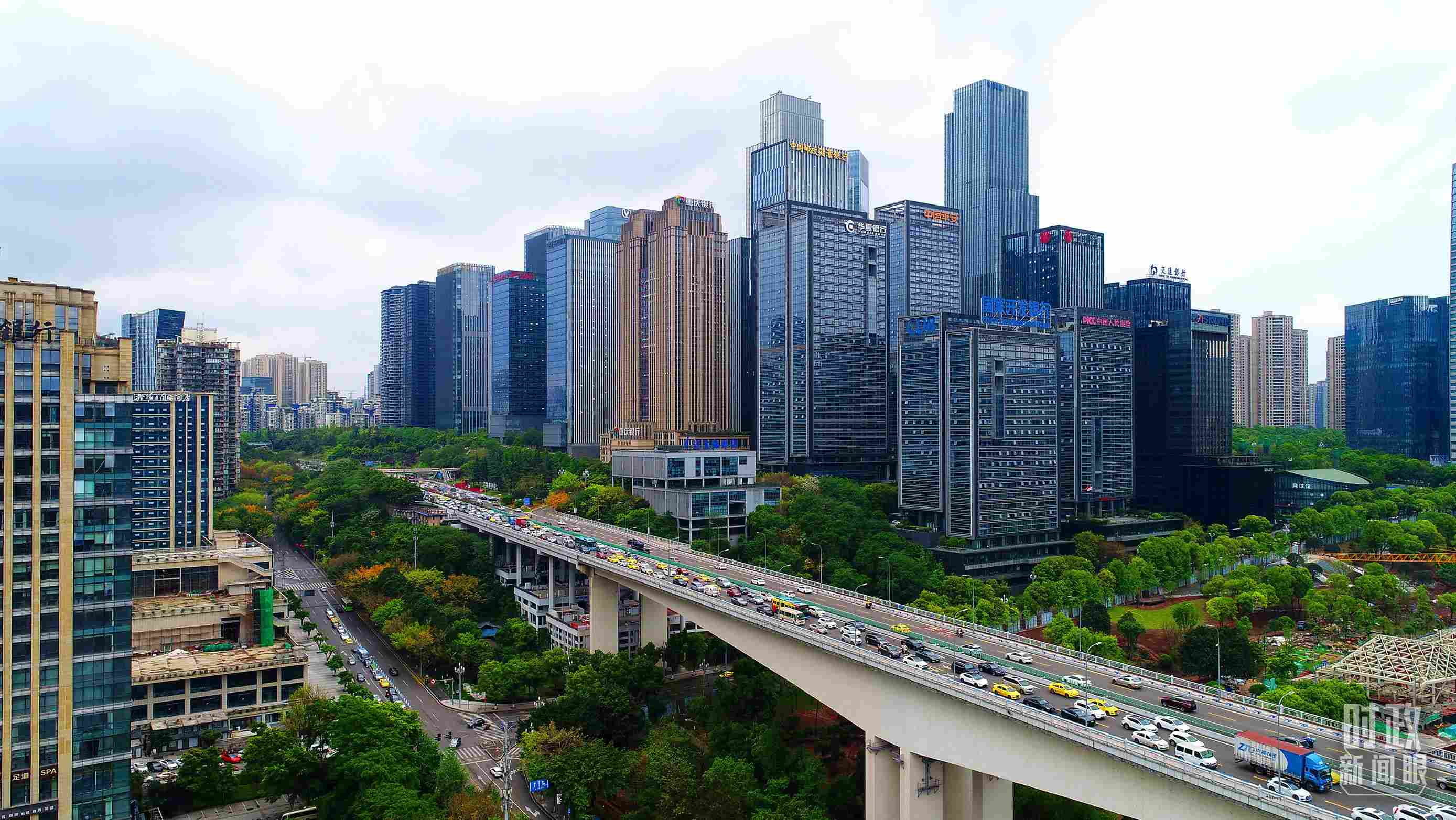 △重慶市數(shù)字化城市運行和治理中心。（總臺記者于濱拍攝）