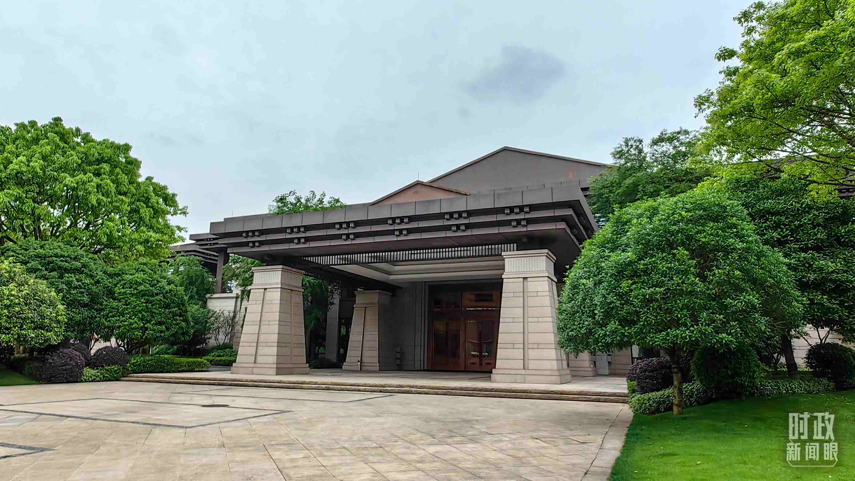 △重慶市渝州賓館，新時代推動西部大開發(fā)座談會在這里召開。（總臺央視記者段德文拍攝）