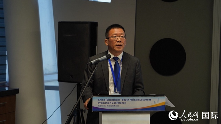 南非中國經(jīng)貿(mào)協(xié)會(huì)會(huì)長(zhǎng)、中國銀行約翰內(nèi)斯堡分行行長(zhǎng)張朝陽致辭。人民網(wǎng) 劉暢攝