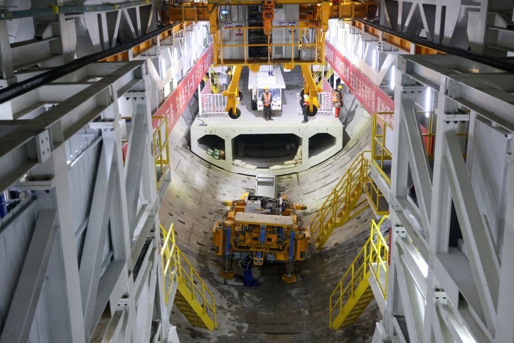 2024年2月16日，中鐵十四局集團(tuán)的建設(shè)者在京唐城際鐵路運(yùn)潮減河隧道施工。新華社記者 邢廣利 攝