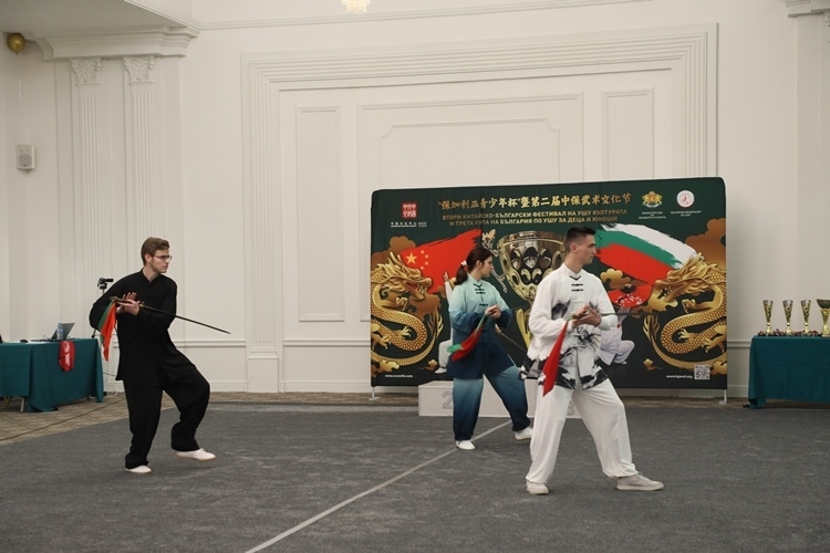 武術(shù)愛好者現(xiàn)場表演。索非亞中國文化中心供圖