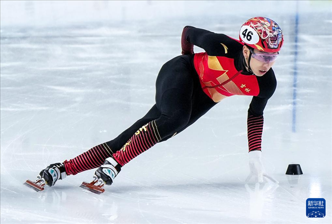 2024年2月18日，第十四屆全國冬季運動會短道速滑（公開組）男子1000米決賽，孫龍奪得冠軍，圖為吉林隊選手孫龍在比賽中。新華社記者 李博 攝