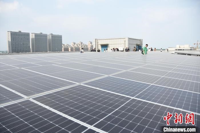 圖為中原人工智能計(jì)算中心的光伏項(xiàng)目。王宇攝