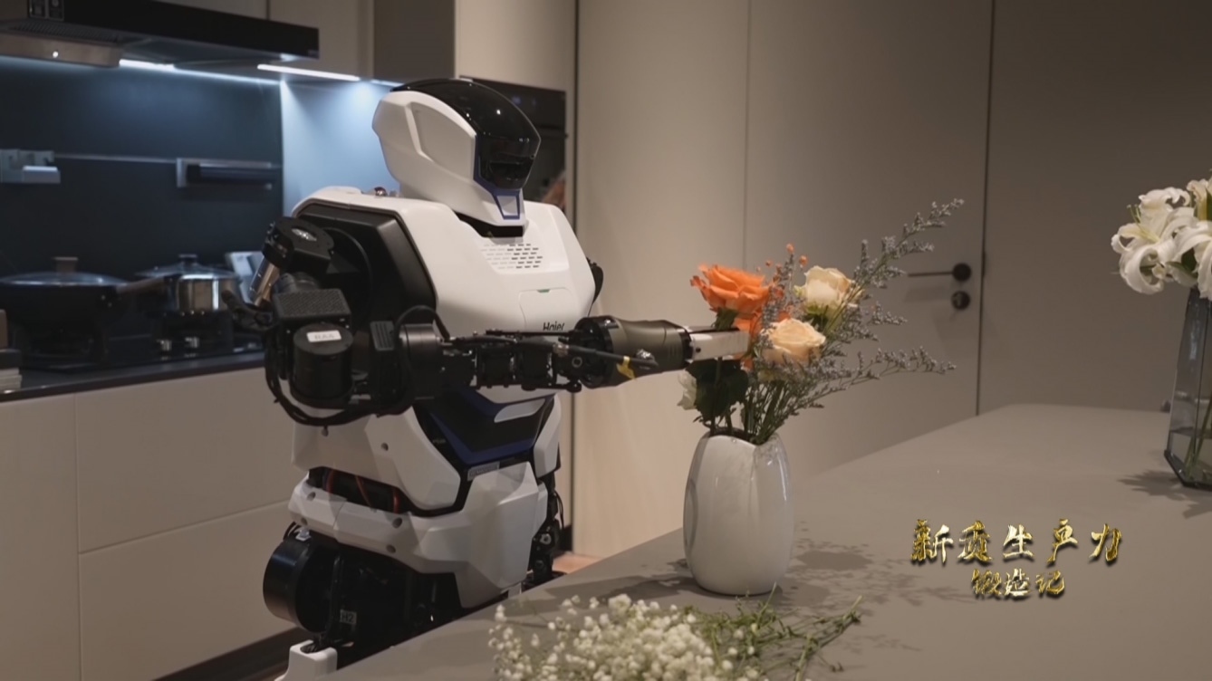 人形機(jī)器人插花。