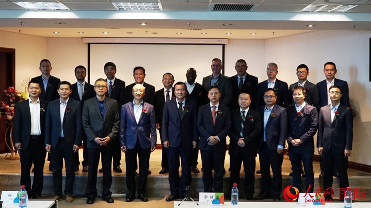 與會嘉賓合影。人民網(wǎng) 劉暢攝