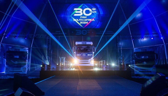 新一代旗艦車型JH6 550馬力牽引亮相。圖片來源：一汽解放