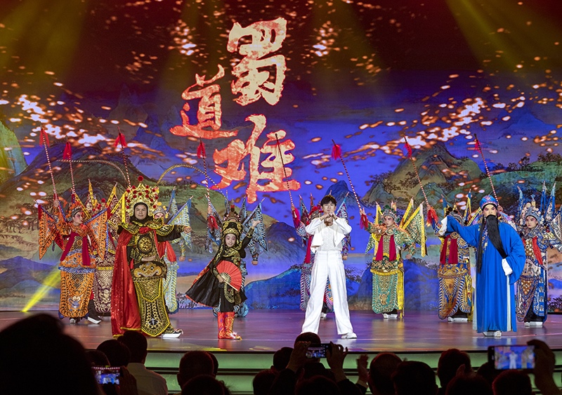 2023年10月13日，成都，“把青春華章寫在祖國(guó)大地上”大思政課網(wǎng)絡(luò)主題宣傳和互動(dòng)引導(dǎo)活動(dòng)在四川大學(xué)舉行。