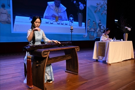 活動(dòng)現(xiàn)場(chǎng)茶藝古琴表演。新加坡中國(guó)文化中心供圖