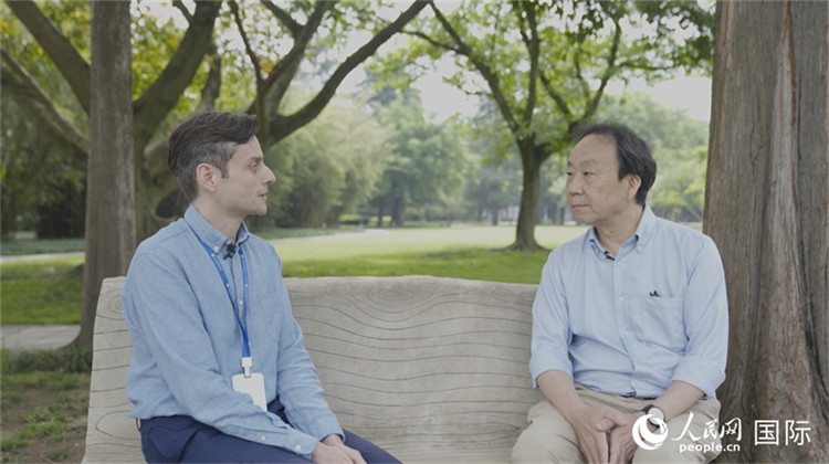 三星堆博物館館長雷雨接受人民網(wǎng)采訪。人民網(wǎng)記者 張榮攝