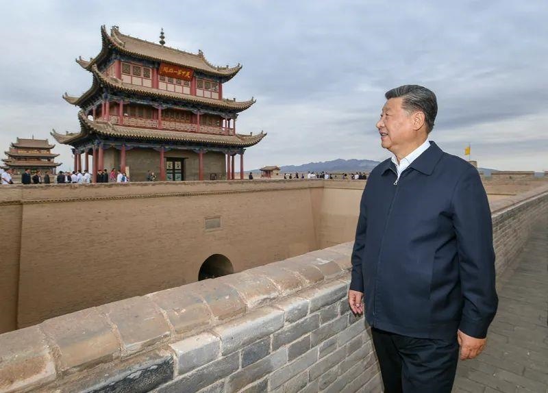 △2019年8月20日，習(xí)近平總書記來(lái)到嘉峪關(guān)關(guān)城，登上城樓察看關(guān)城整體面貌，聽(tīng)取河西走廊長(zhǎng)城、關(guān)隘歷史文化情況介紹。