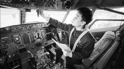  學生在西航職院實訓基地培訓。 王禹涵攝