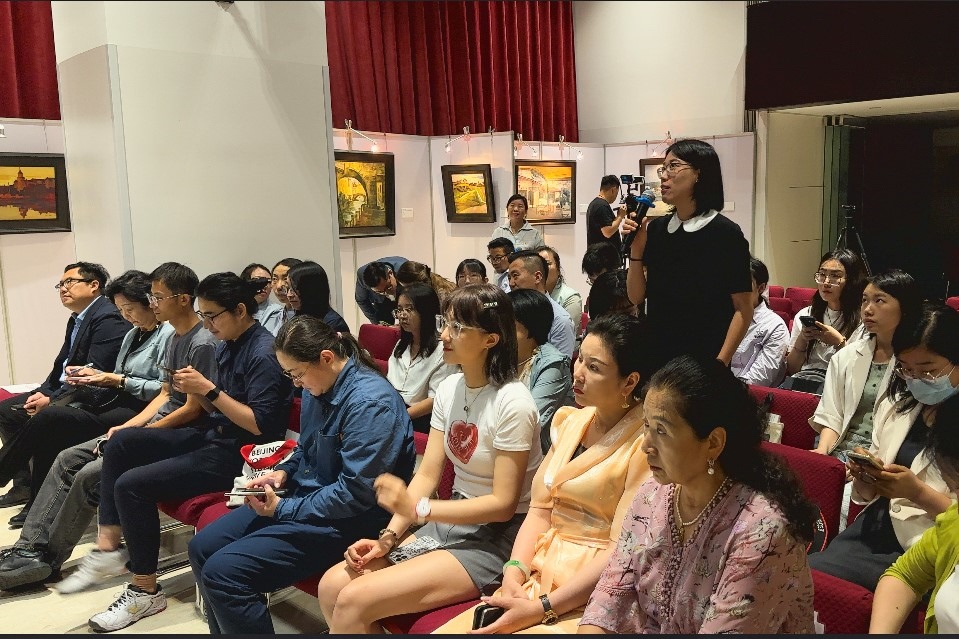 參會記者現(xiàn)場提問。